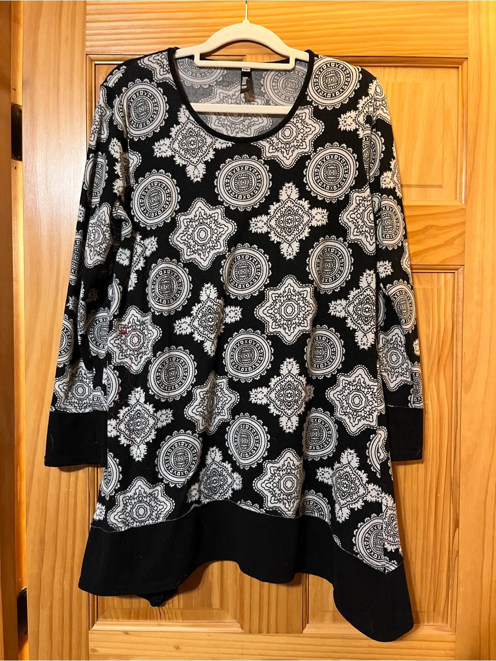 Black & White Medallion Long-Sleeve Tunic